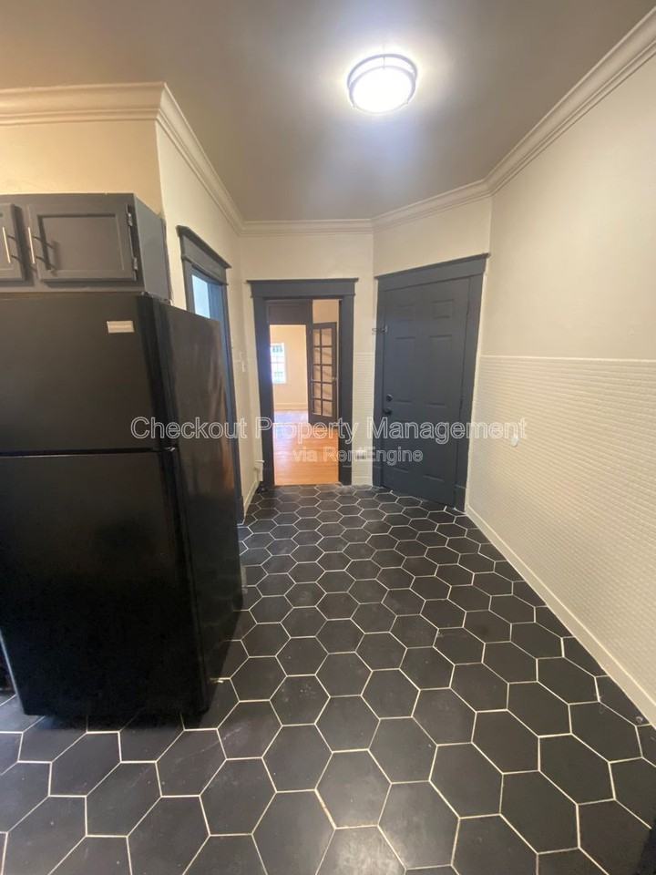 2035 Maury Ave - Photo 6 of 23