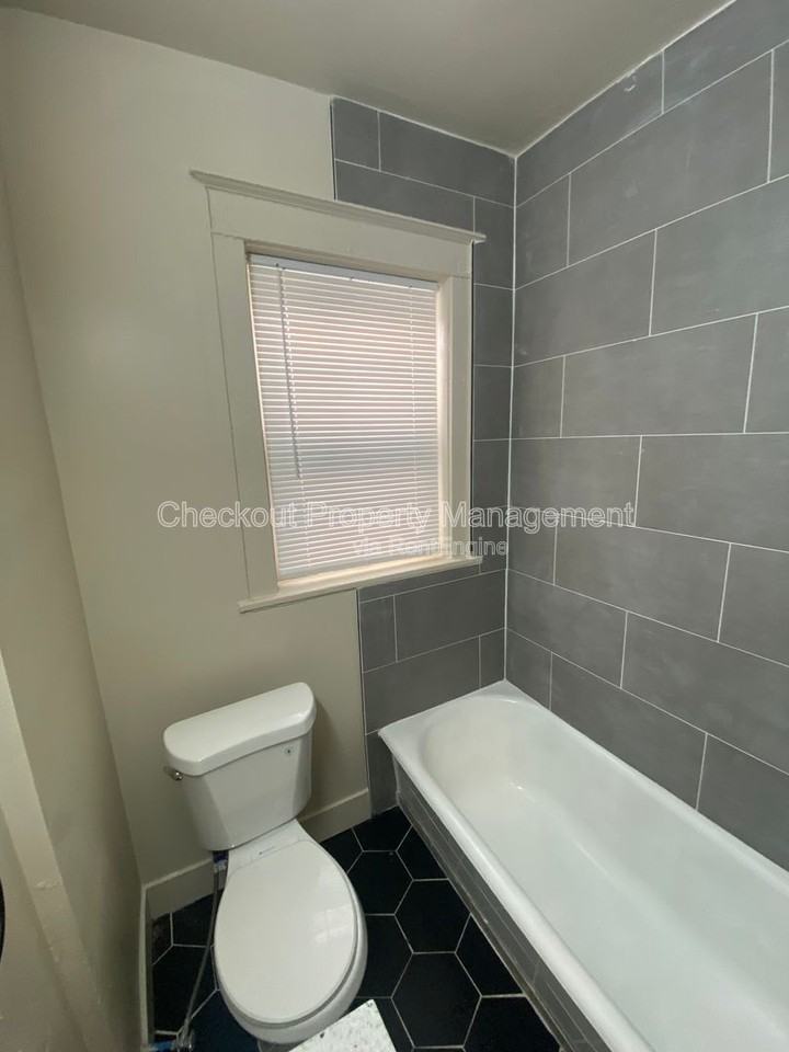 2035 Maury Ave - Photo 7 of 23