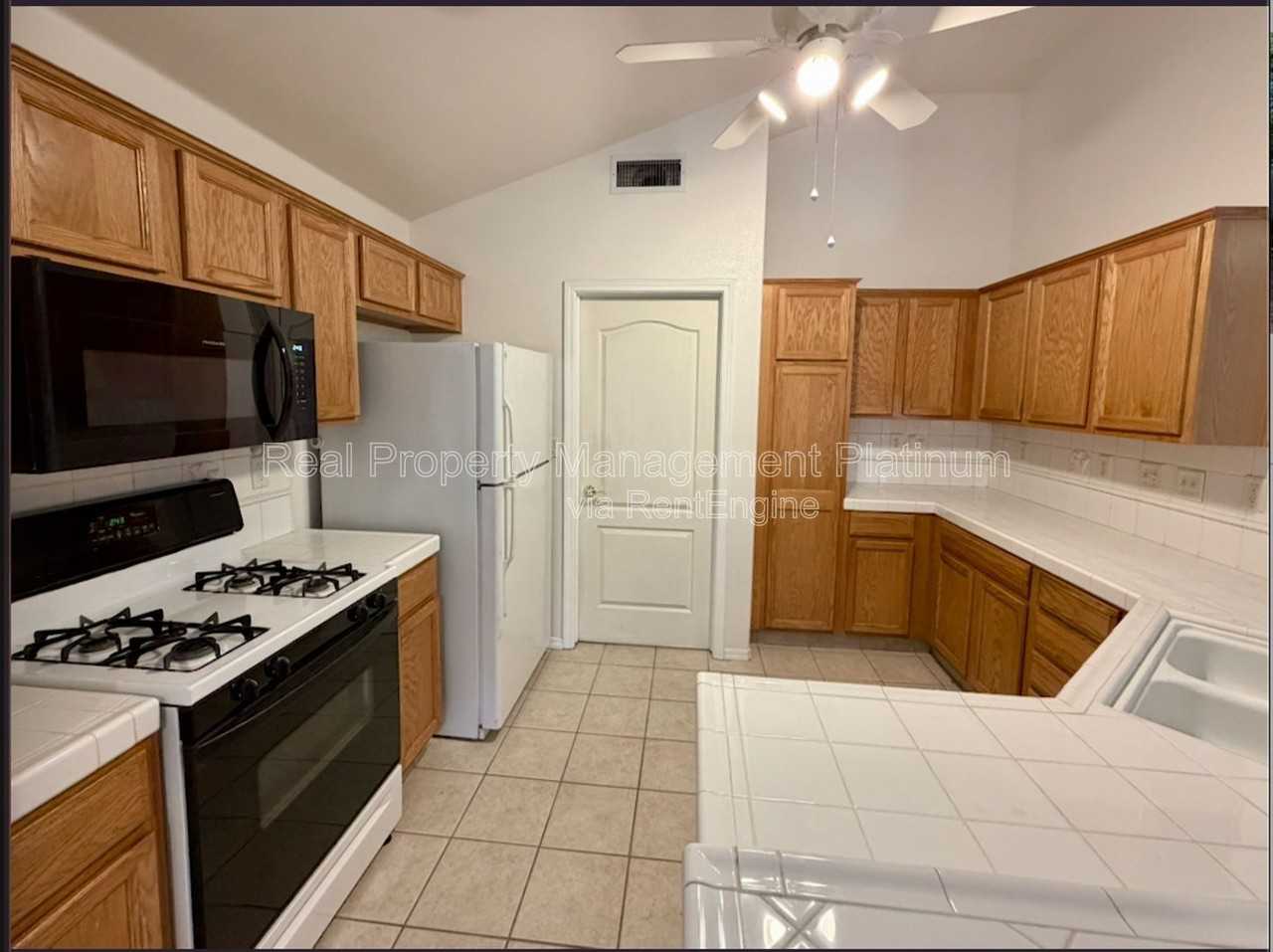 2669 Alamos Ave - Photo 2 of 22