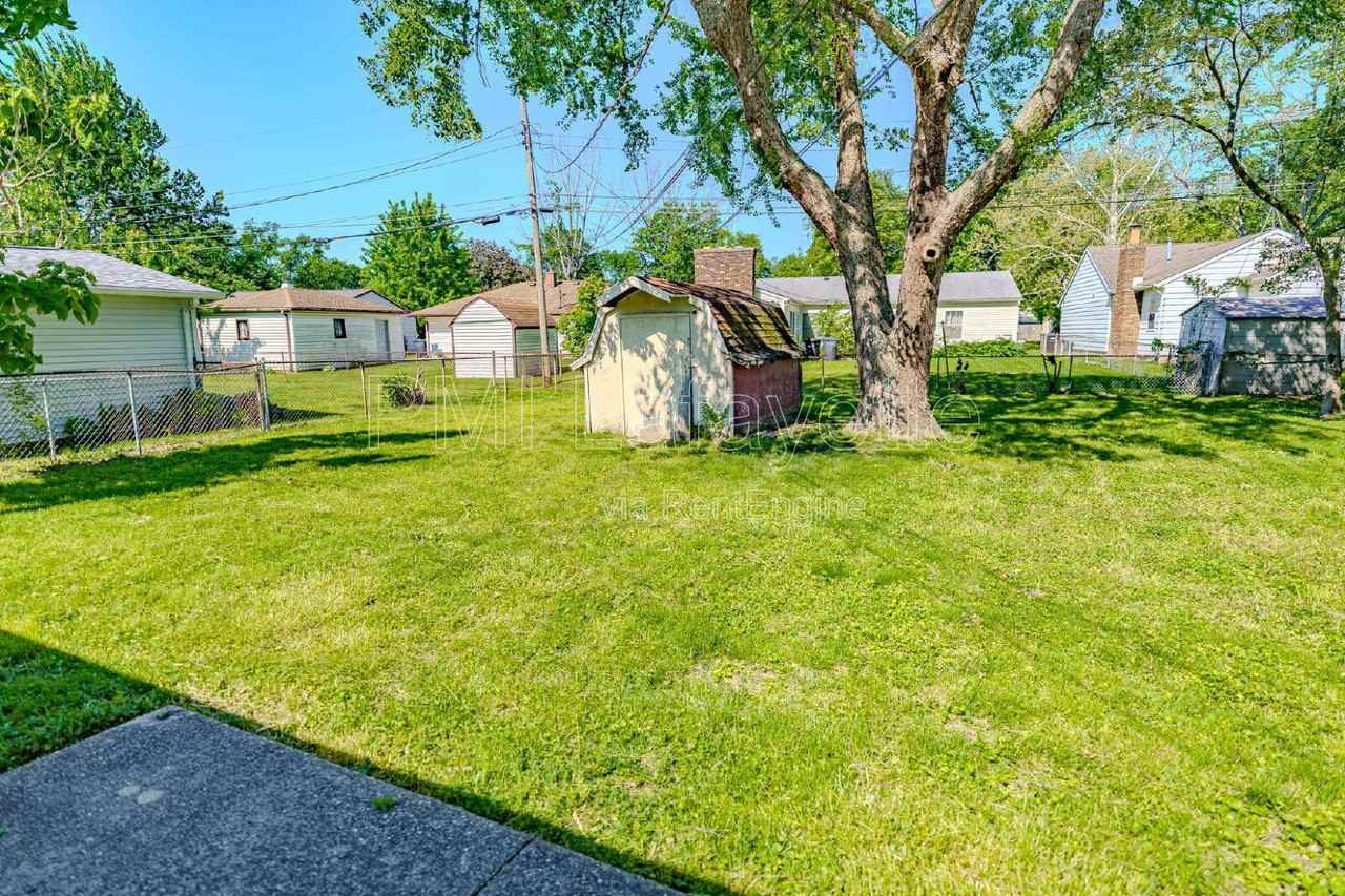 2310 Sequoya Dr - Photo 4 of 23