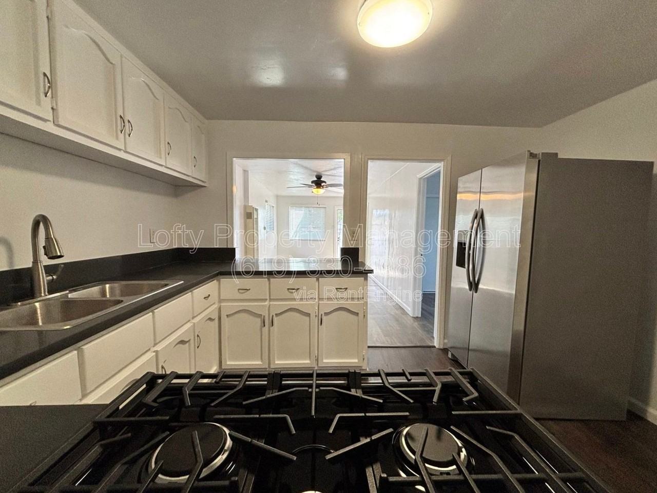 1427 Hoover Ave - Photo 3 of 13