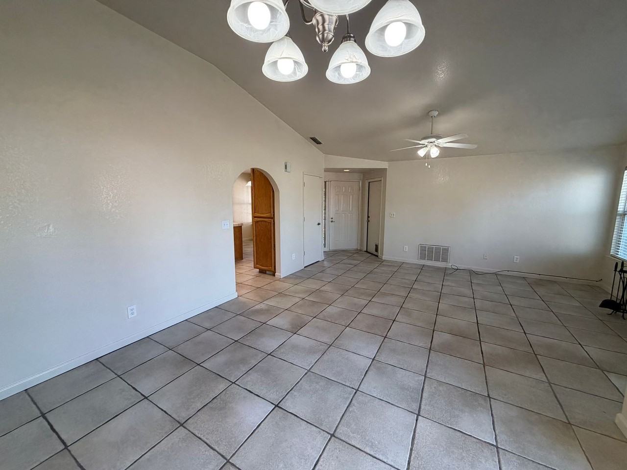 9201 Norseman Ct - Photo 4 of 29
