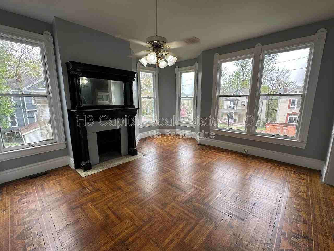 821 Alby St #A - Photo 2 of 8