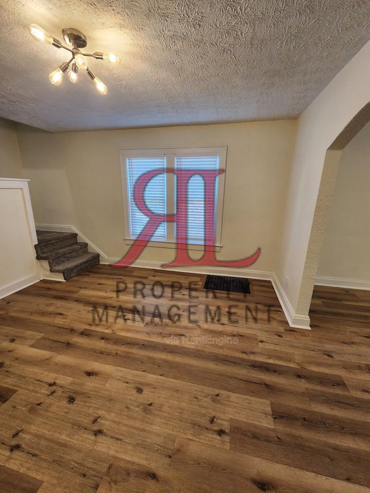 663 Ann St - Photo 4 of 39