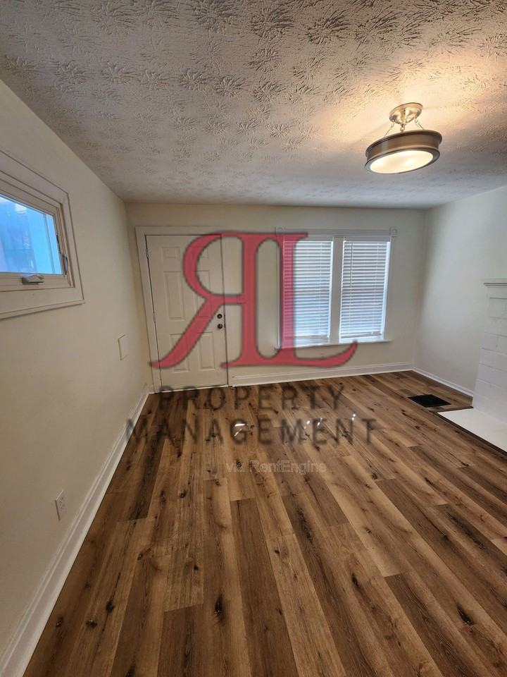 663 Ann St - Photo 5 of 39
