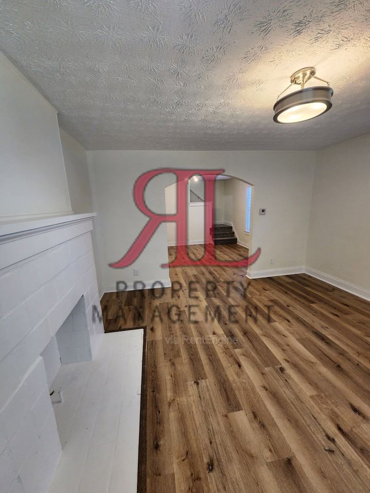 663 Ann St - Photo 7 of 39