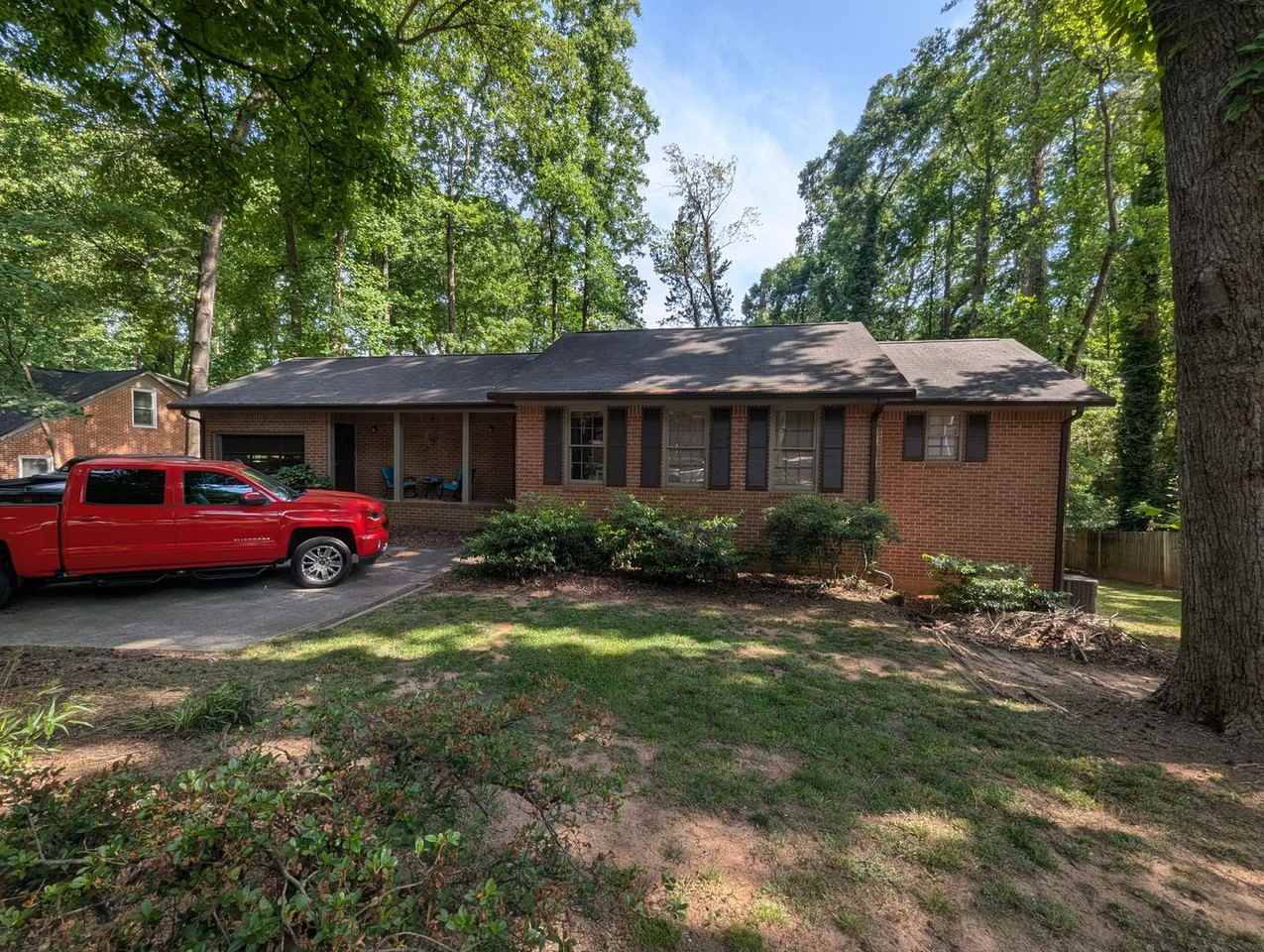 110 Riverdale Dr - Photo 2 of 18