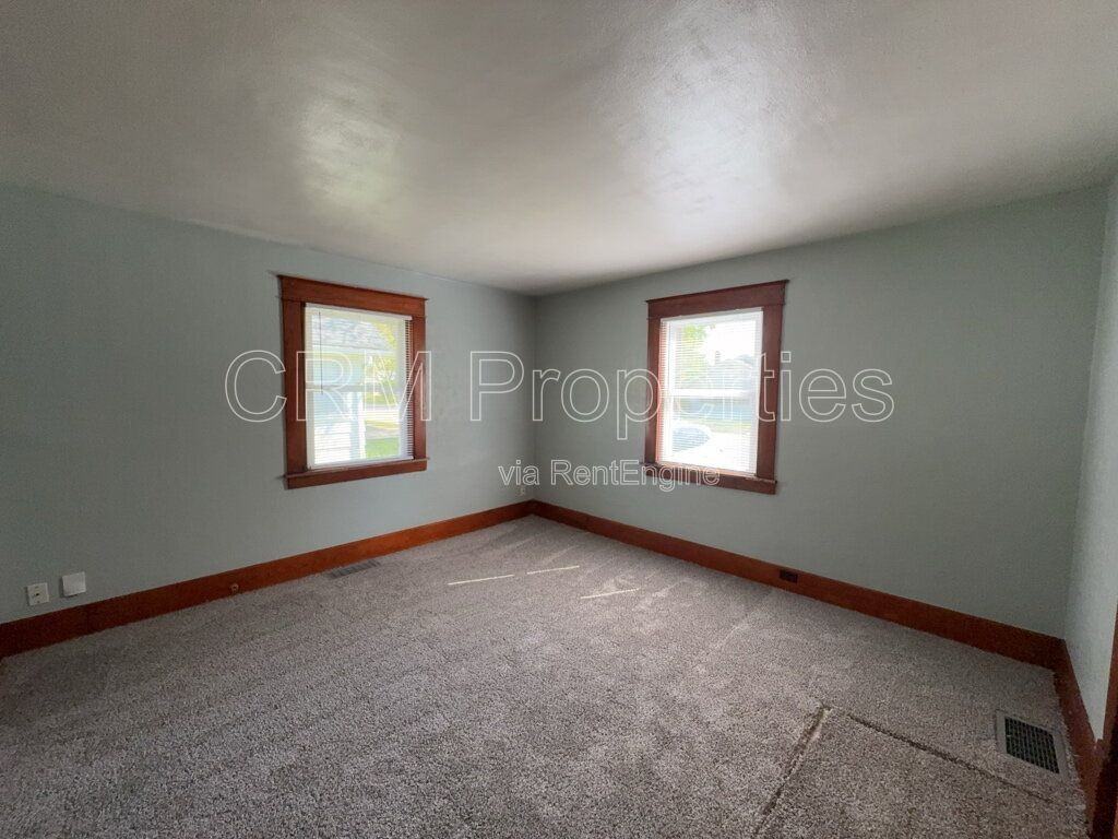2125 N Purdum St - Photo 3 of 27