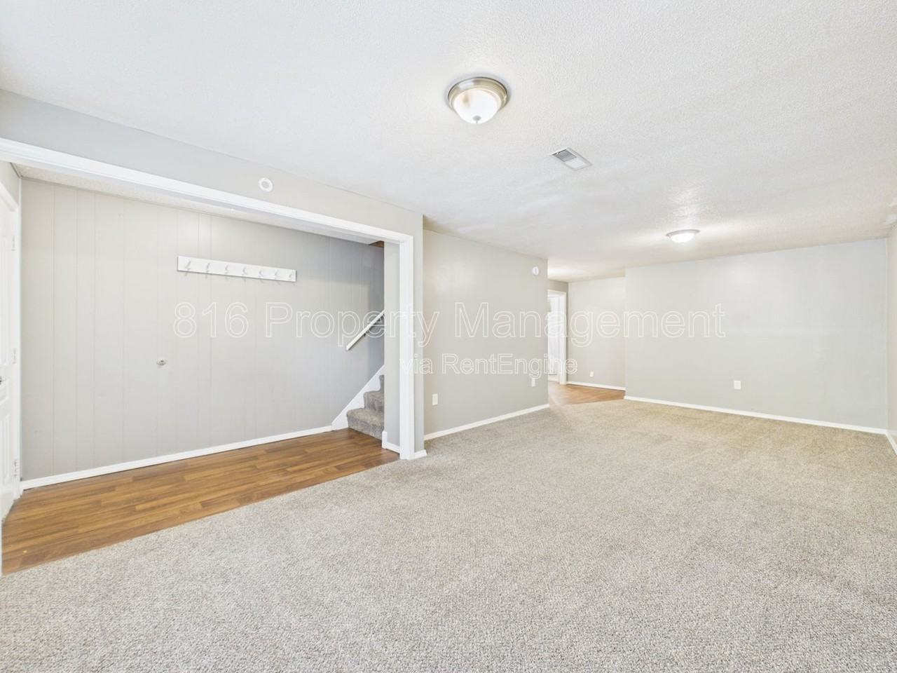 7156 Woodson Rd - Photo 5 of 38