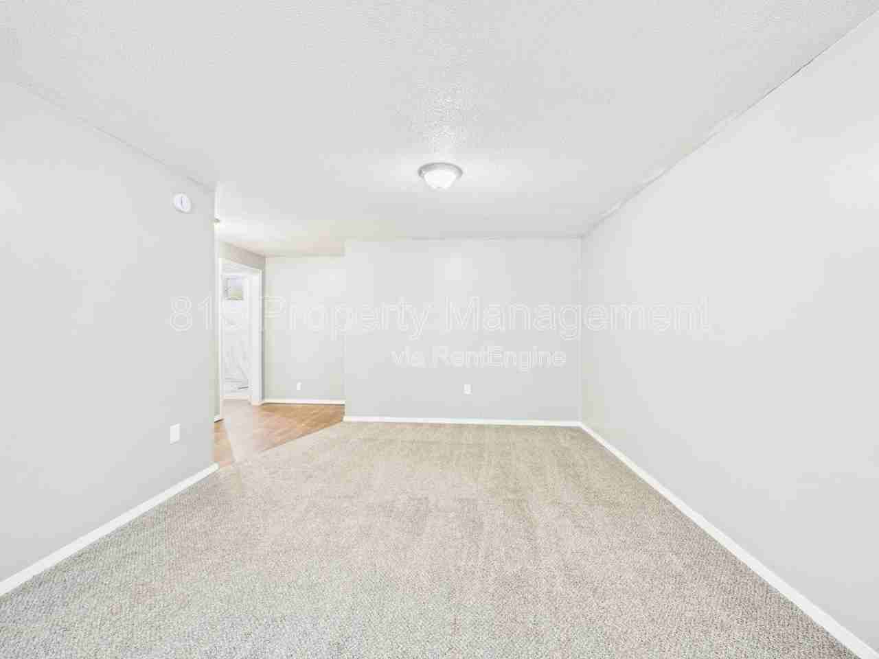 7156 Woodson Rd - Photo 6 of 38