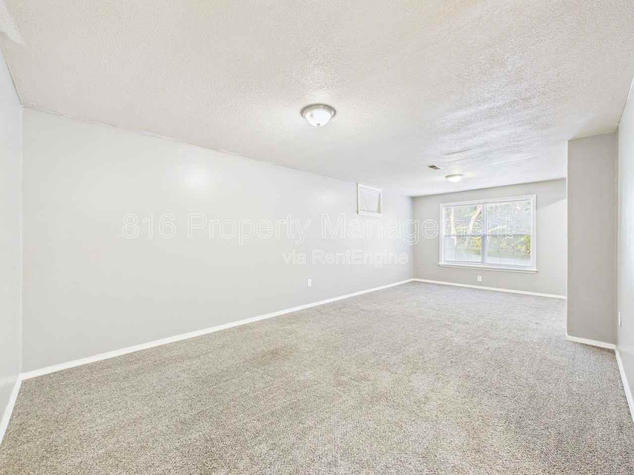 7156 Woodson Rd - Photo 7 of 38