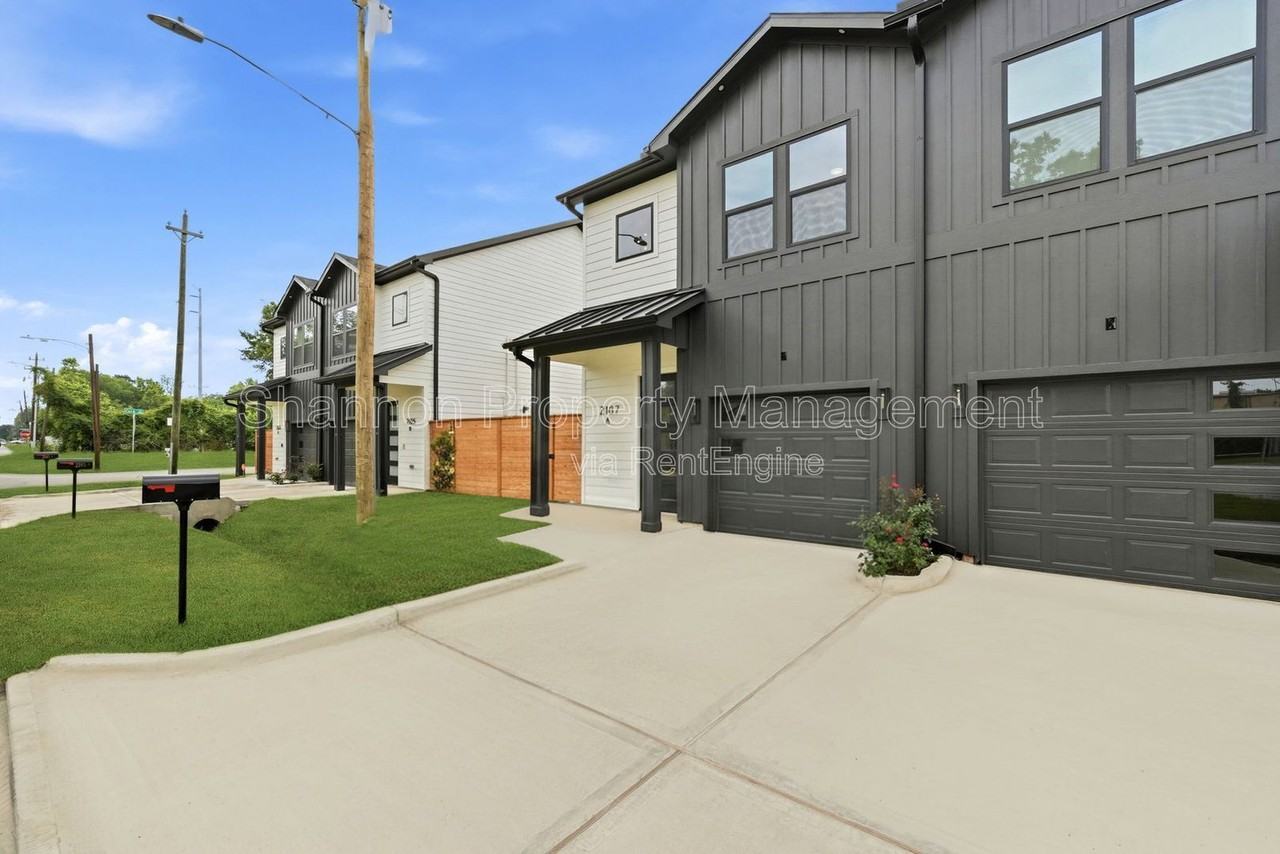 2107 Esther Dr #A - Photo 3 of 32