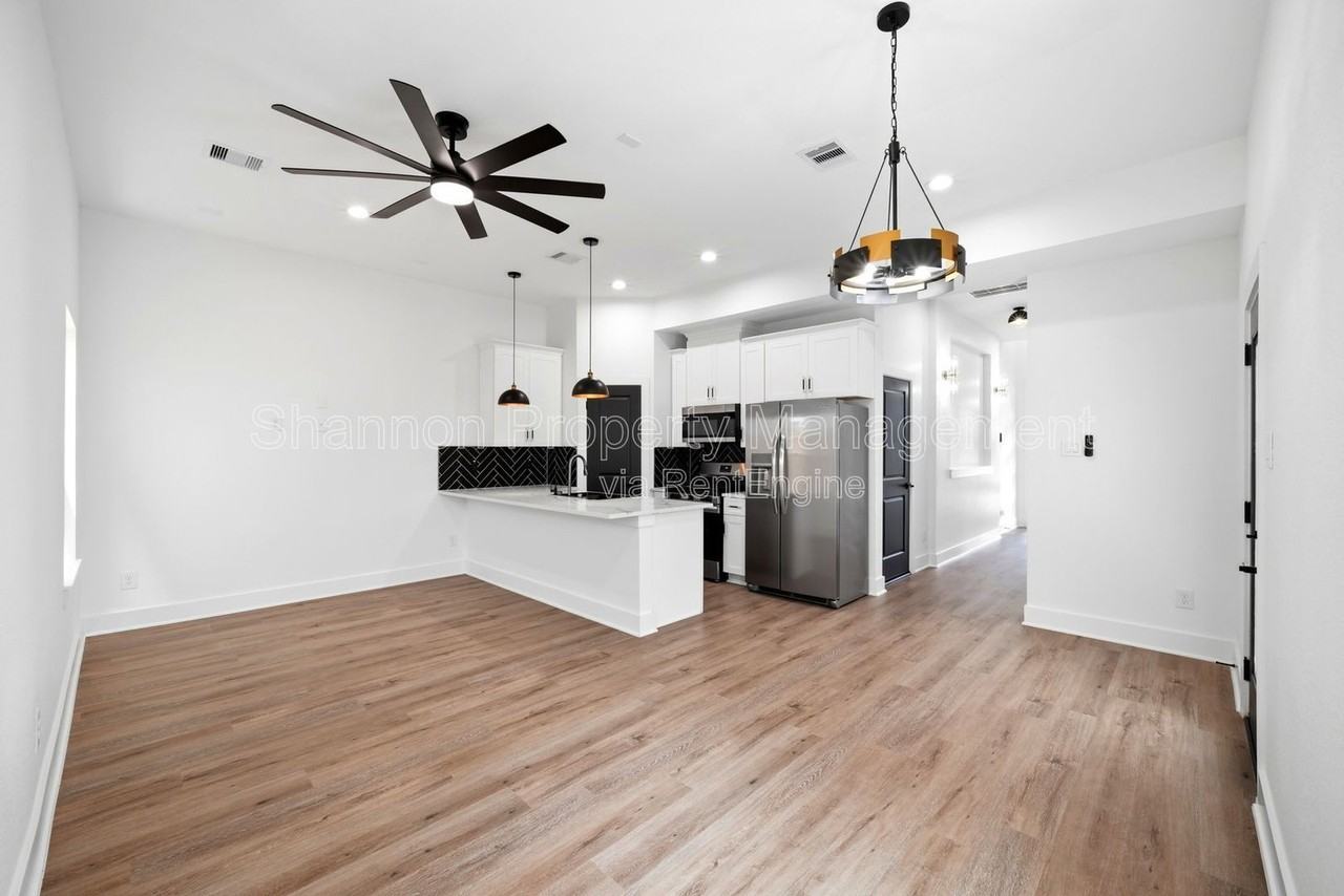 2107 Esther Dr #A - Photo 7 of 32