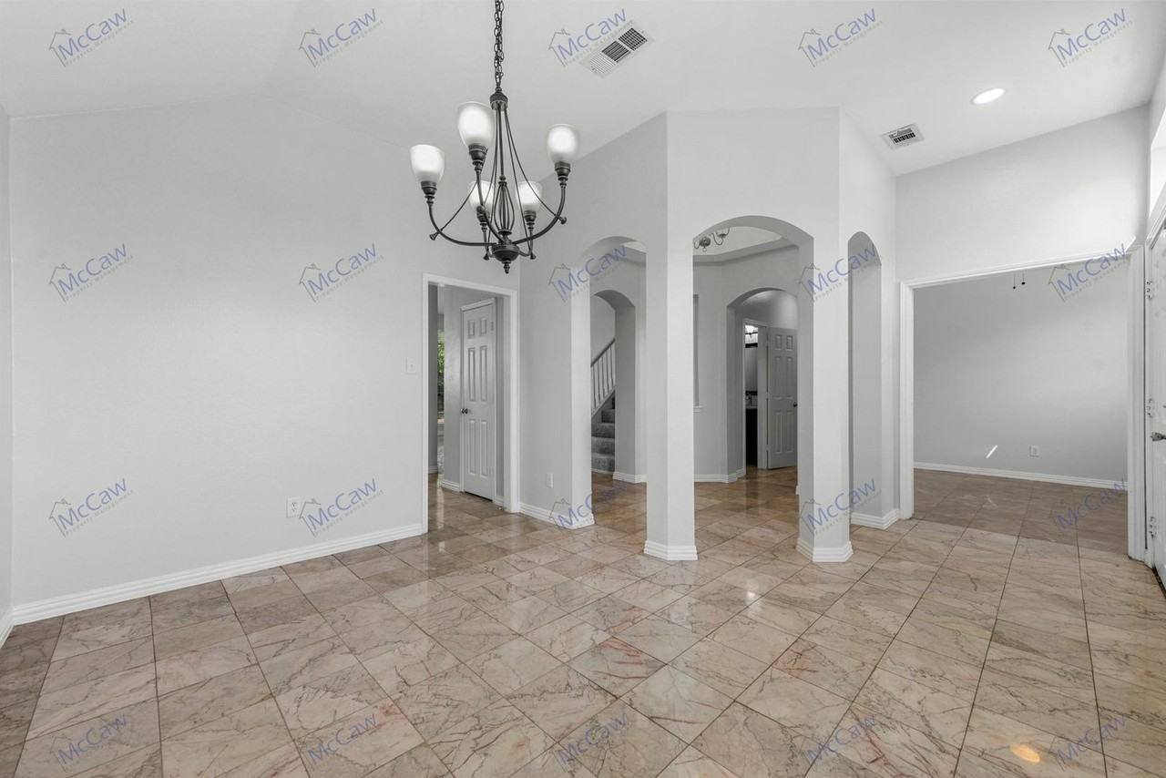 1403 Marblecrest Dr - Photo 5 of 31