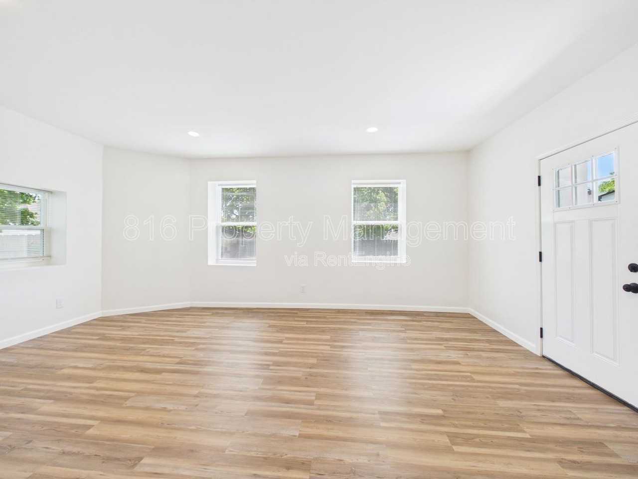 633 S Fuller Ave - Photo 3 of 31
