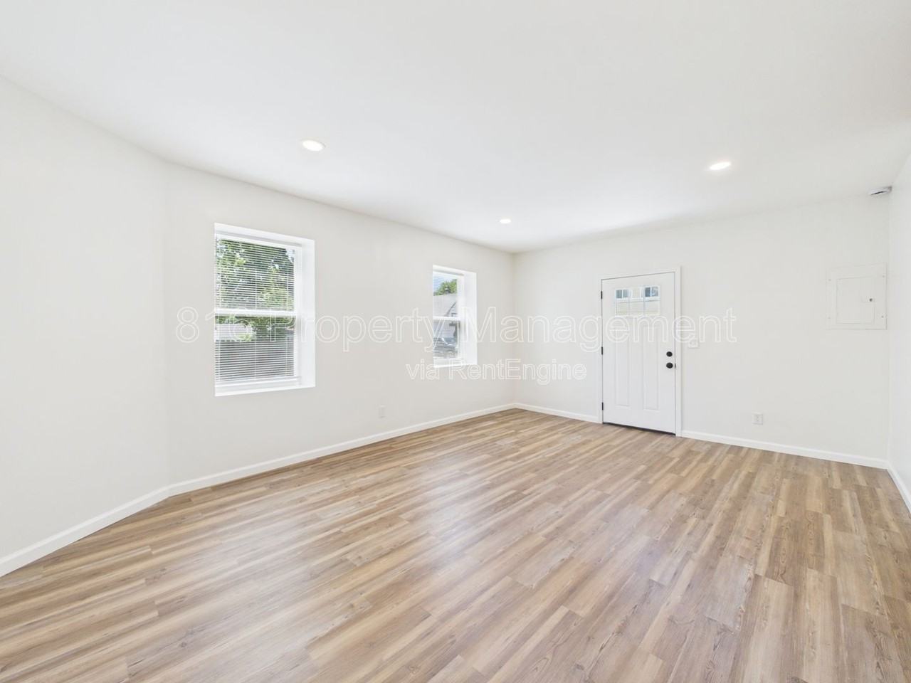 633 S Fuller Ave - Photo 4 of 31