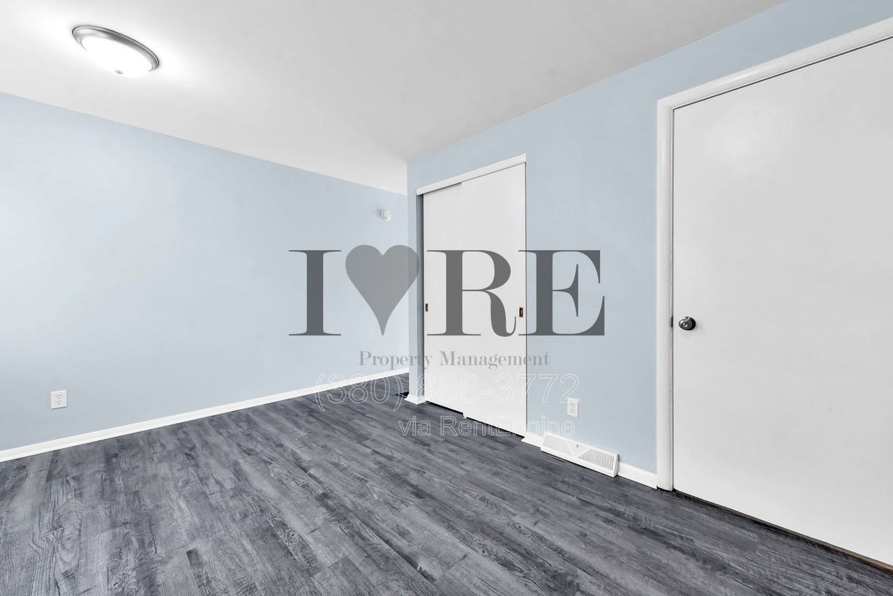 870 N Meadows Ct #F - Photo 3 of 29