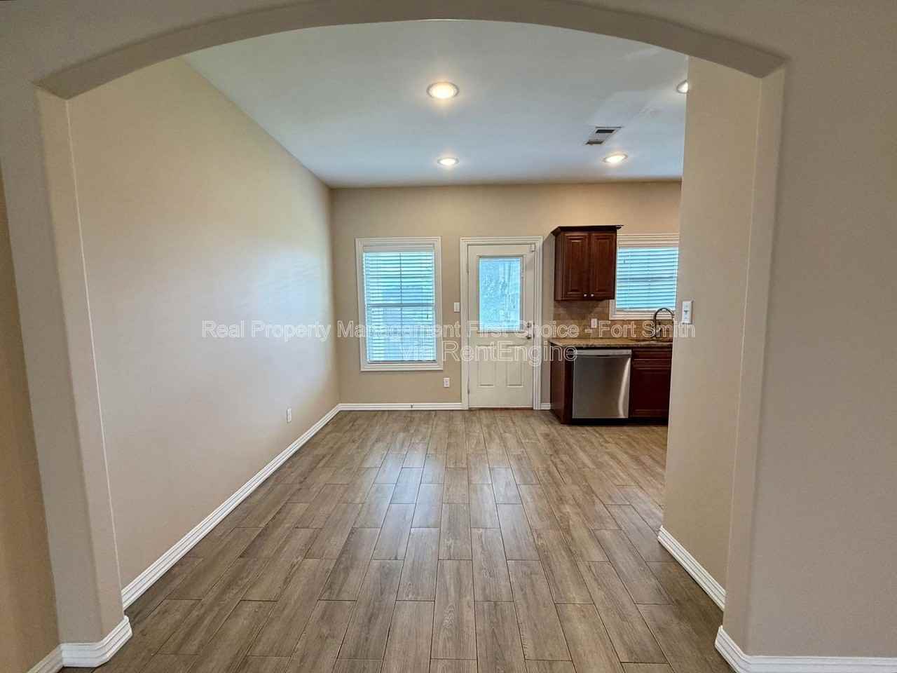 6717 Maribette Rd - Photo 3 of 22