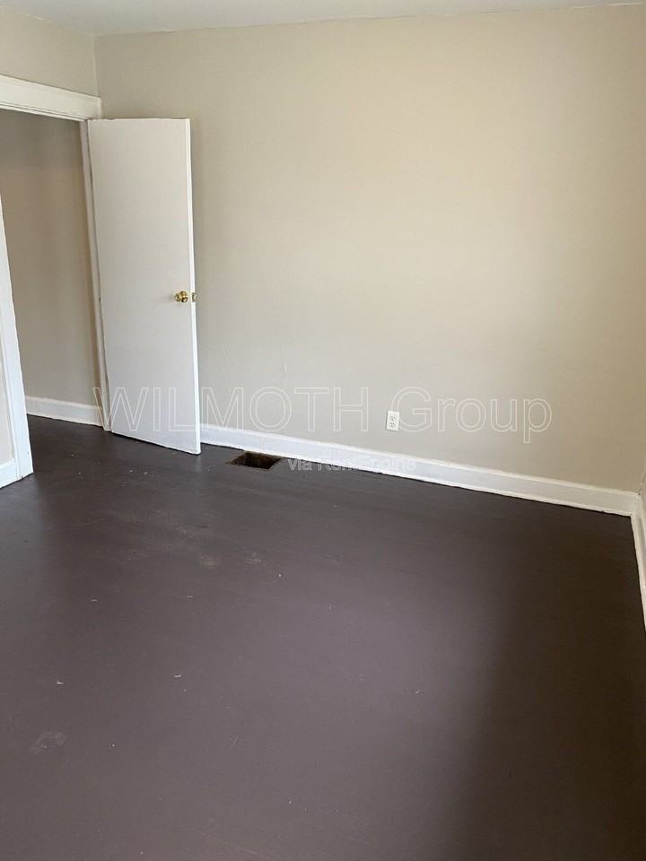 6052 E Washington St #B - Photo 4 of 10