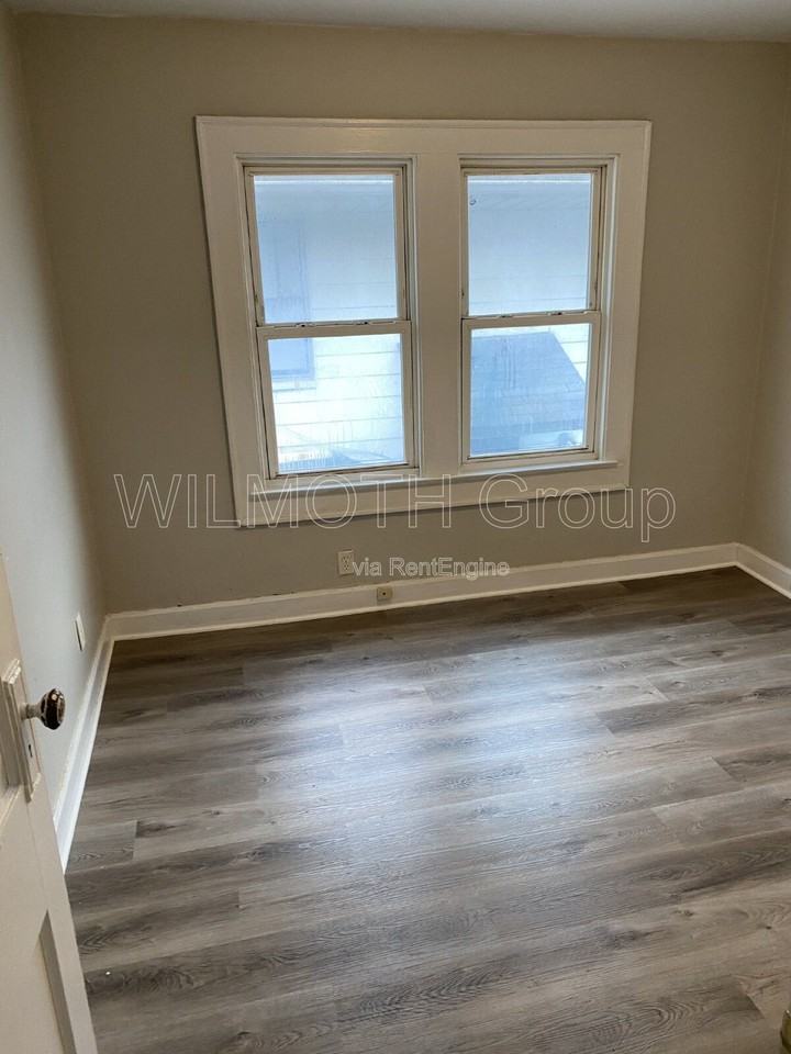 6052 E Washington St #B - Photo 5 of 10