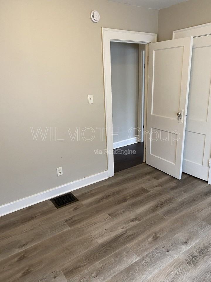 6052 E Washington St #B - Photo 6 of 10