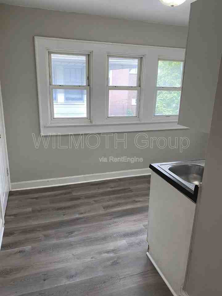 6052 E Washington St #B - Photo 7 of 10
