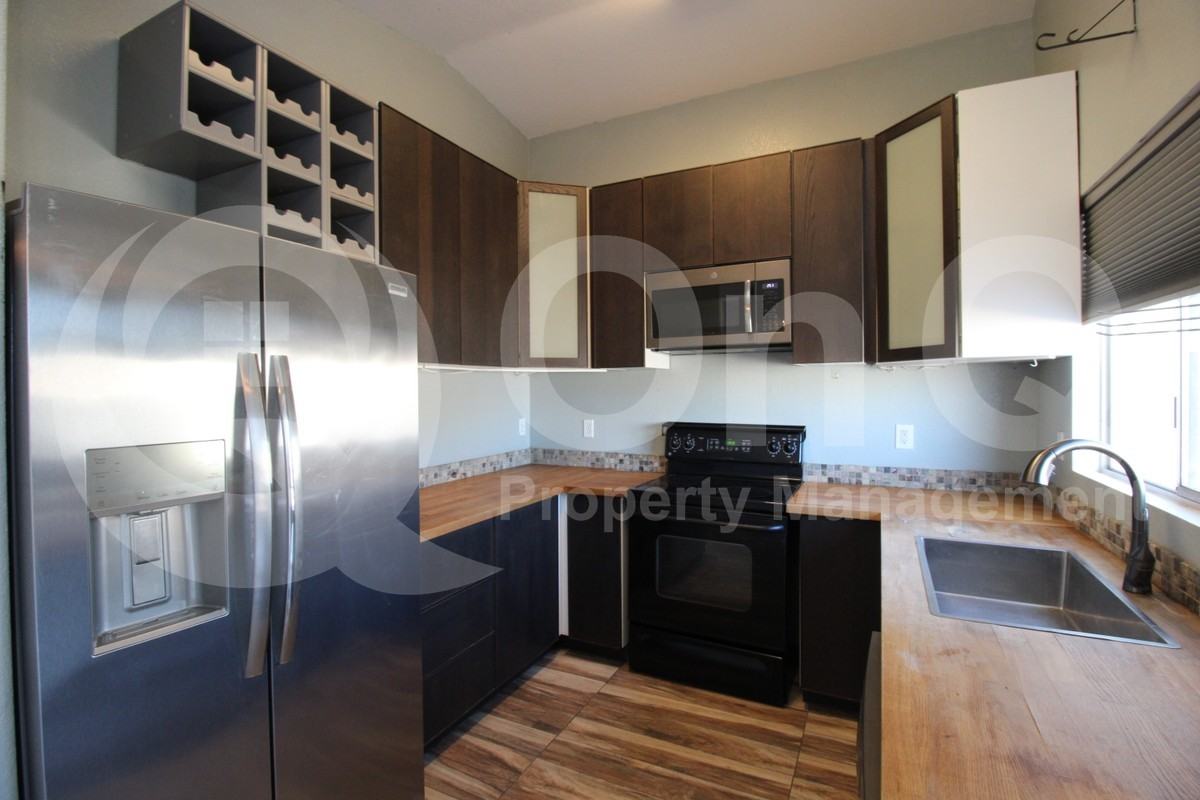 726 W Bowker St - Photo 3 of 22