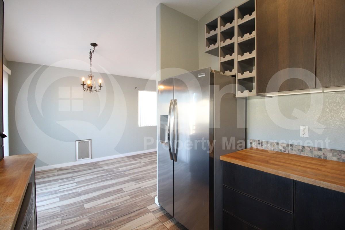 726 W Bowker St - Photo 4 of 22