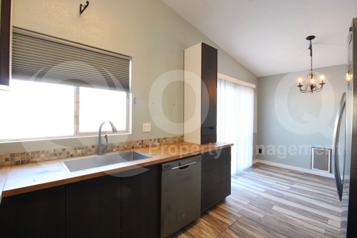 726 W Bowker St - Photo 5 of 22