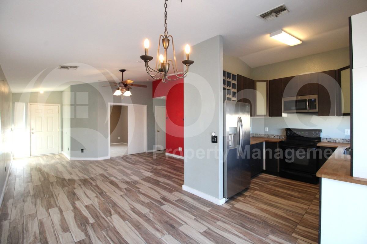 726 W Bowker St - Photo 6 of 22