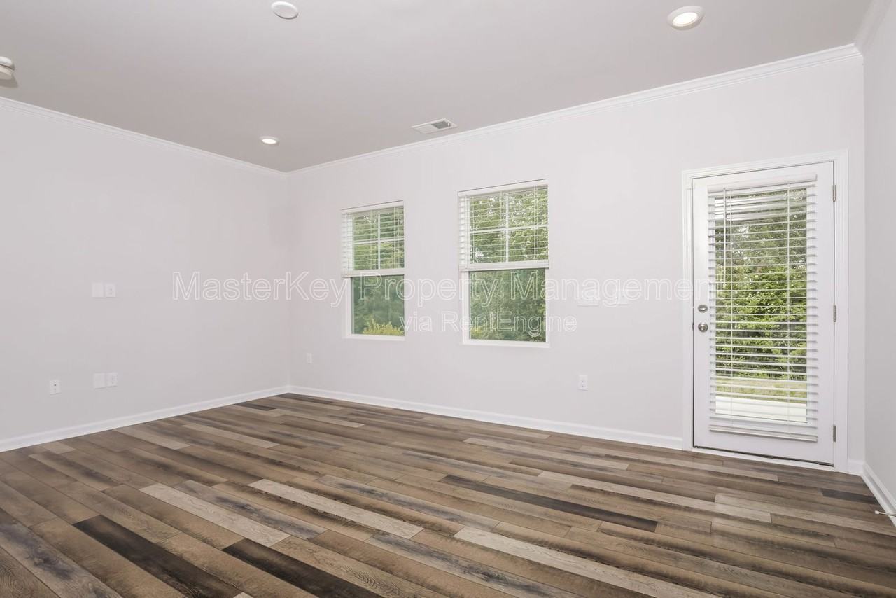 2061 Caen St - Photo 7 of 33