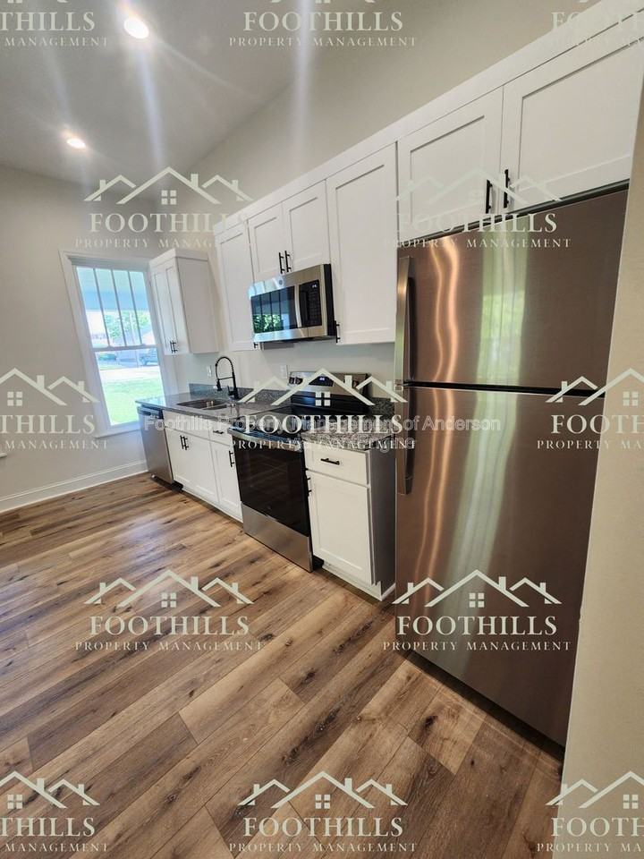 111 Anderson Ave #B - Photo 5 of 17
