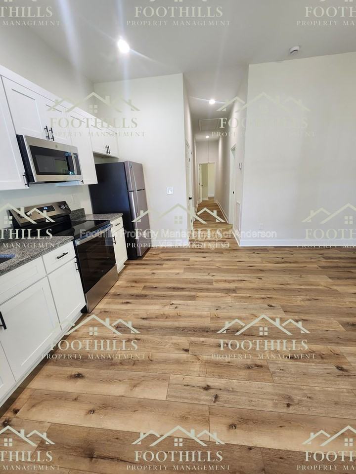 111 Anderson Ave #B - Photo 6 of 17