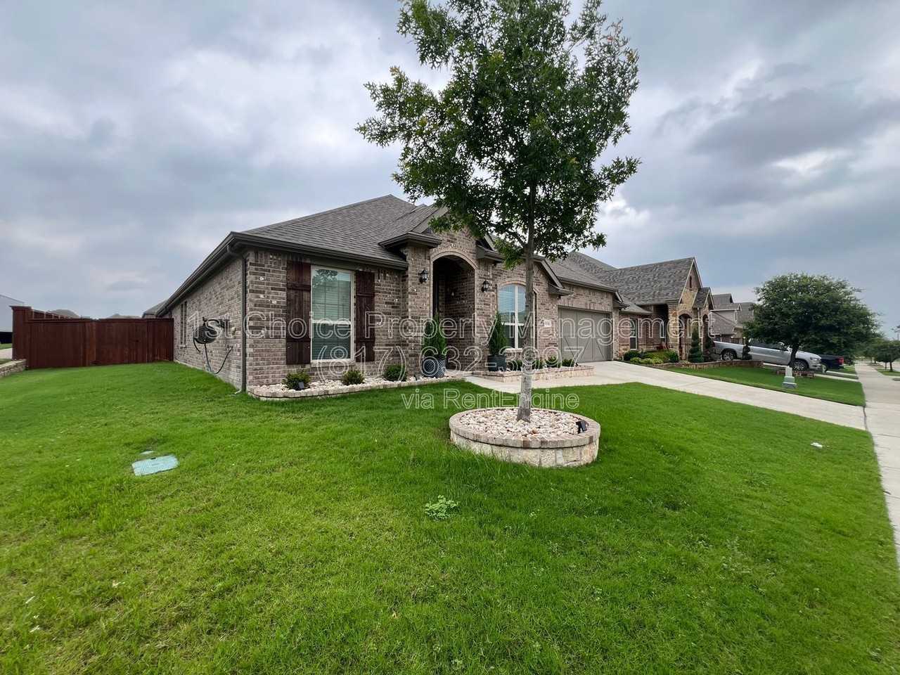 15124 Roderick Road - Photo 4 of 45