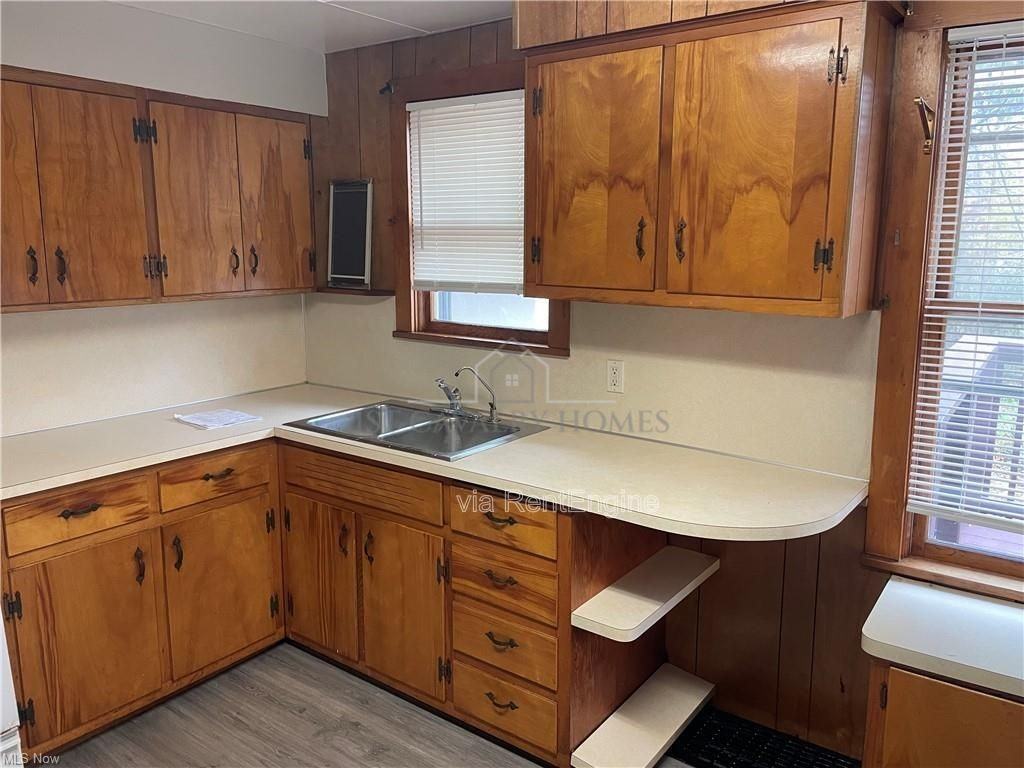 1213 Sherman St - Photo 4 of 15
