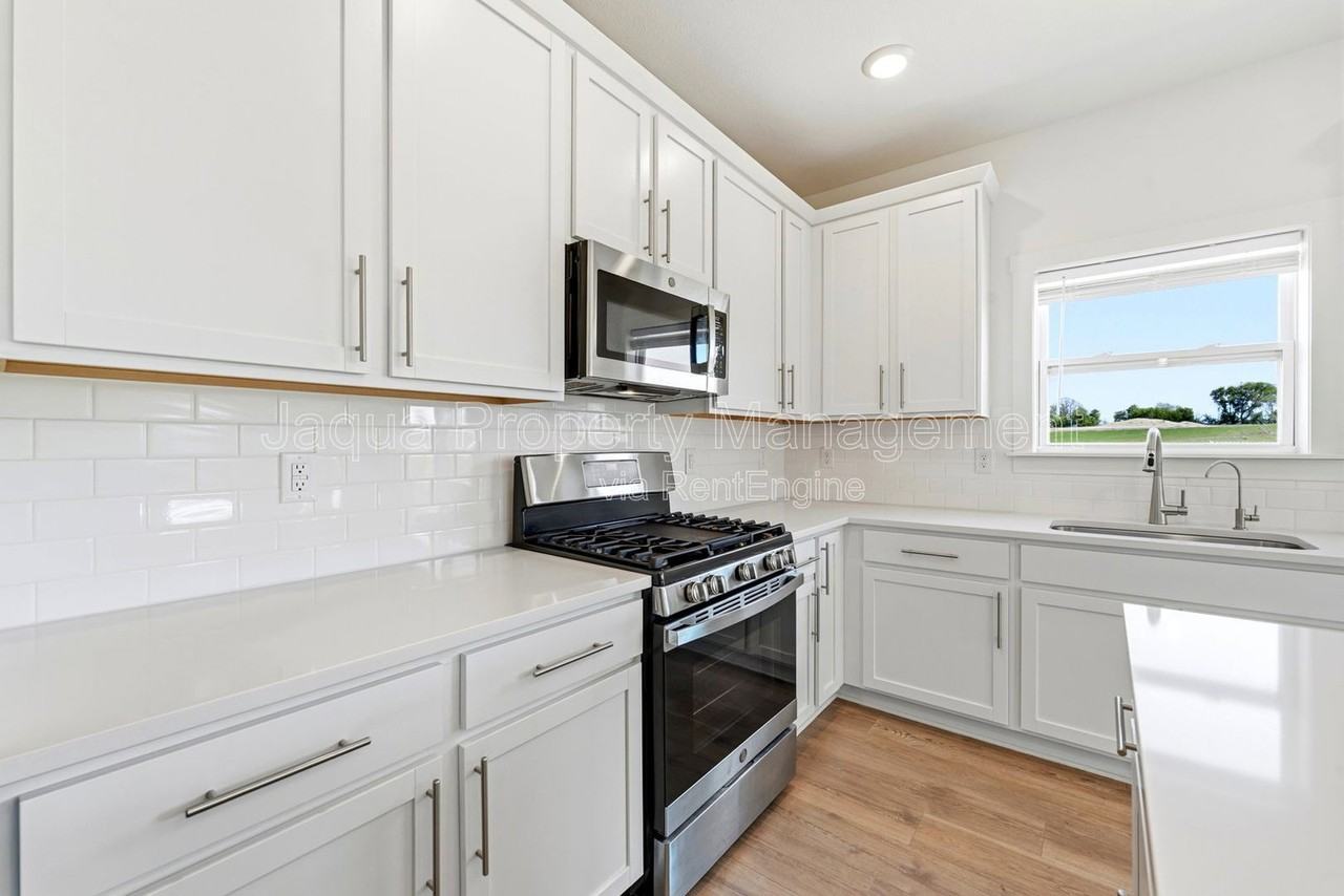 9424 Snow Valley Dr Se - Photo 2 of 28