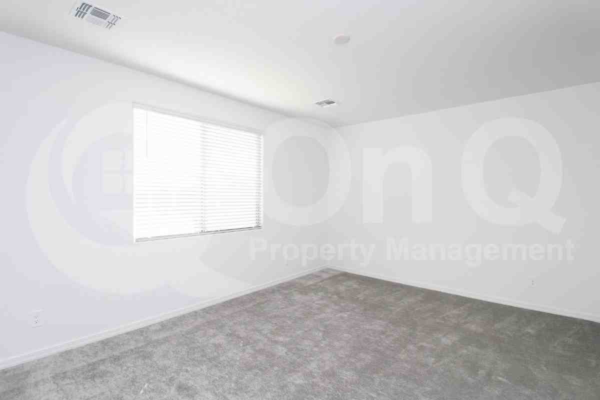 15711 W Monroe St - Photo 7 of 15