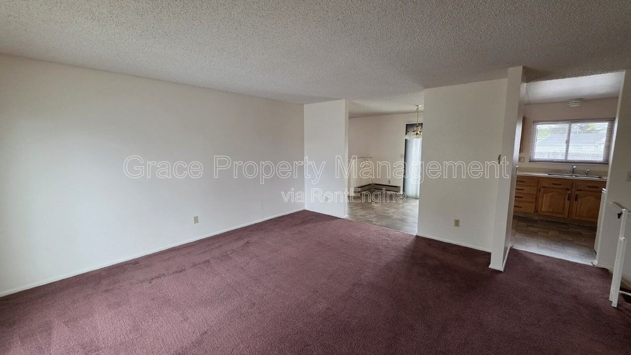 1044 Maple Dr - Photo 2 of 24
