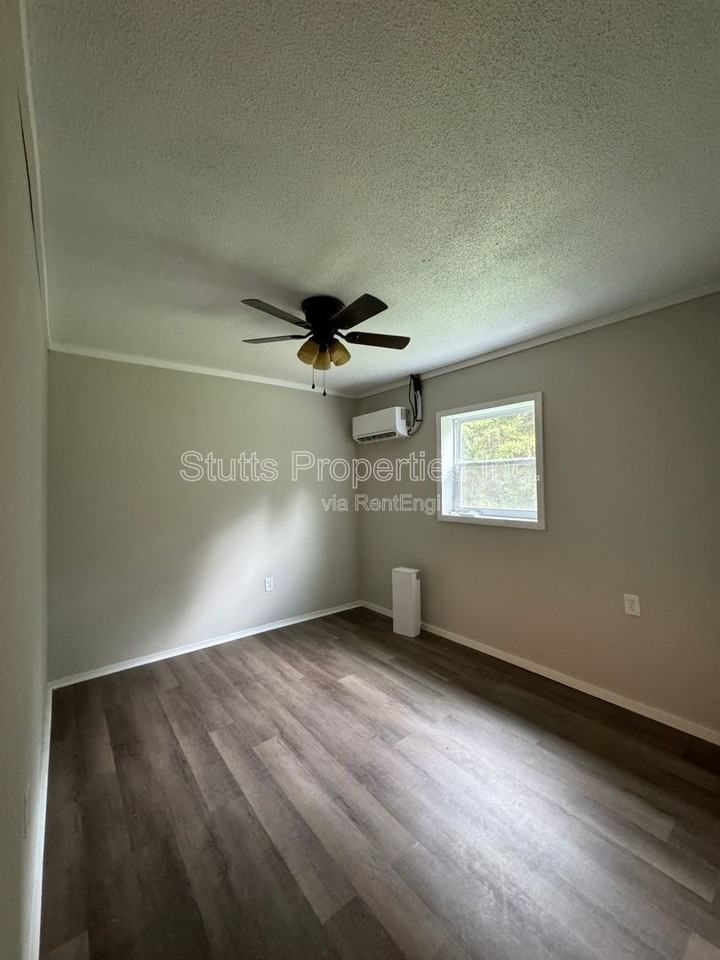 520 S Connor St - Photo 5 of 8