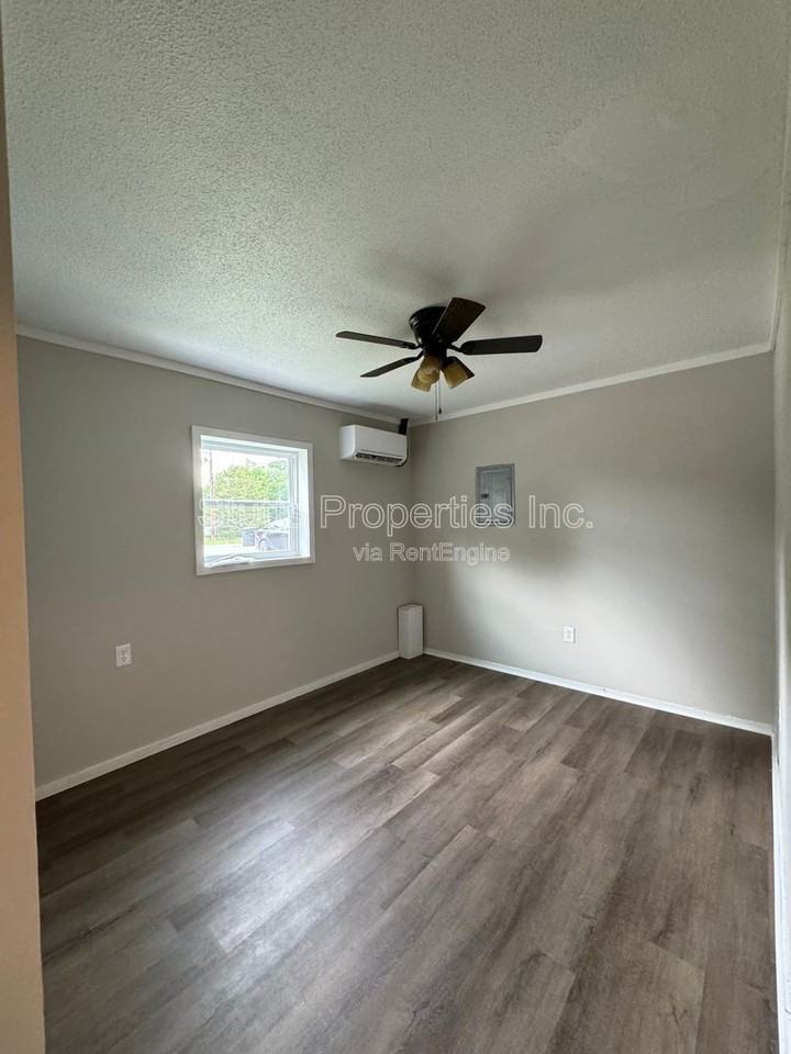 520 S Connor St - Photo 6 of 8