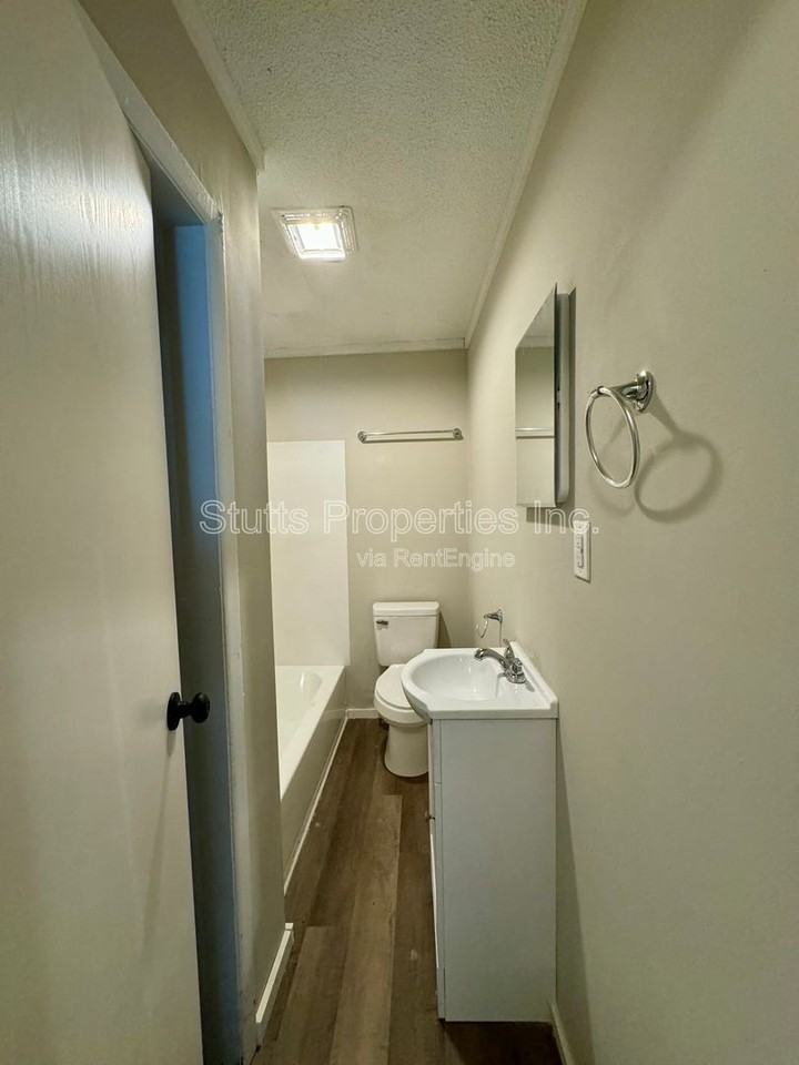 520 S Connor St - Photo 7 of 8