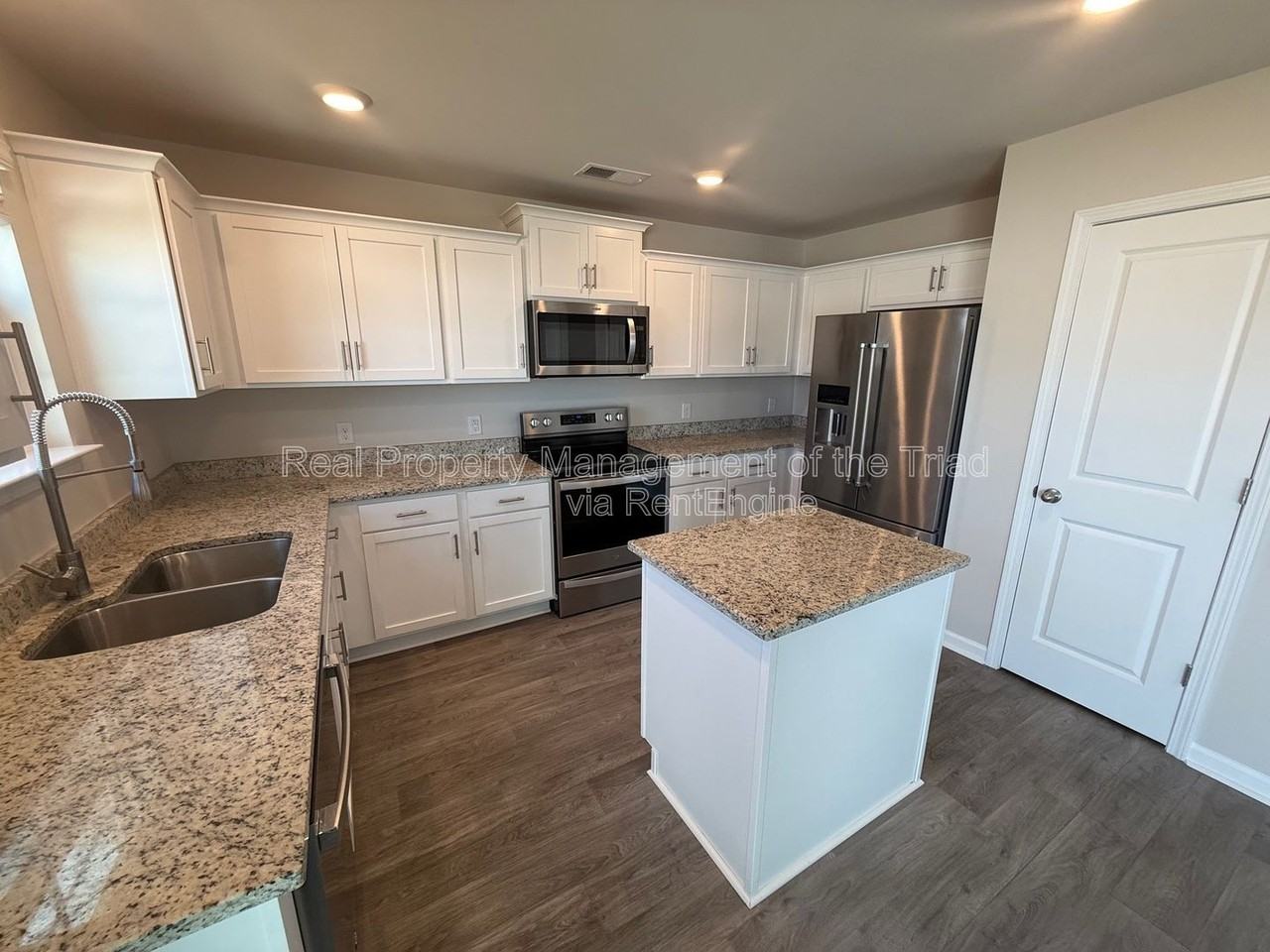 5277 Ironwood Dr - Photo 4 of 23
