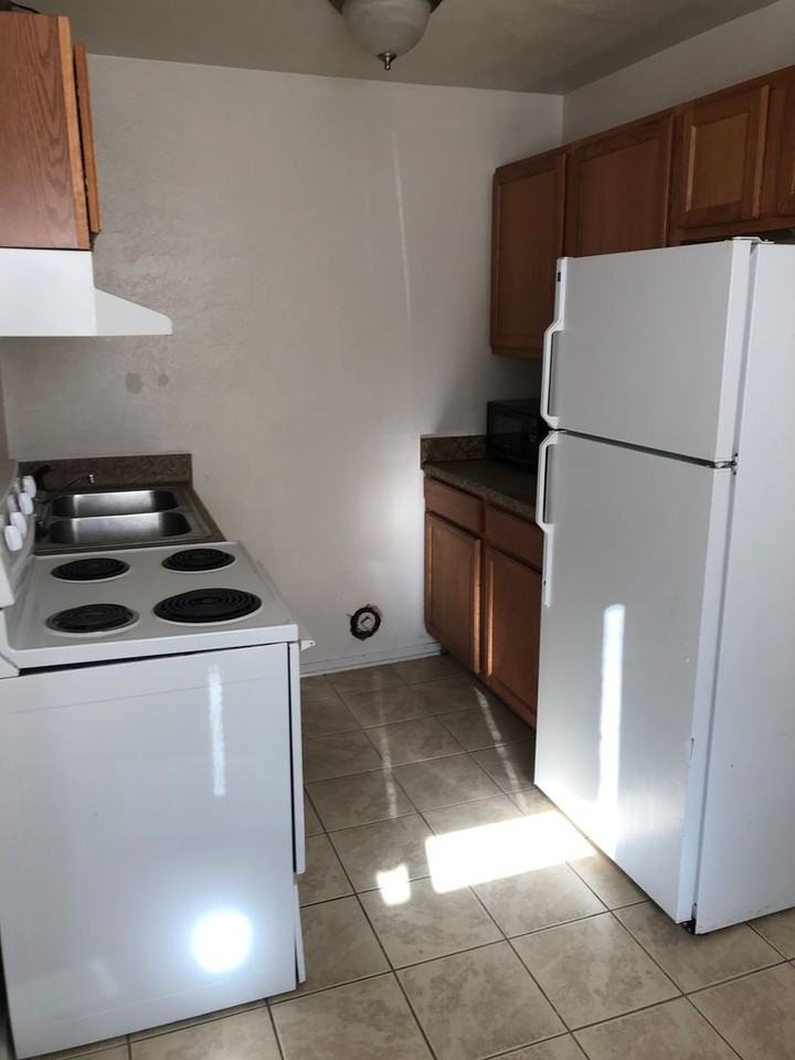 518 22nd St #8 - Photo 6 of 15