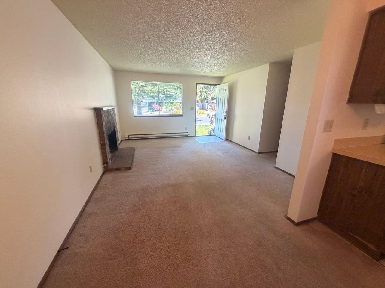 5828 93rd Pl Ne - Photo 5 of 9