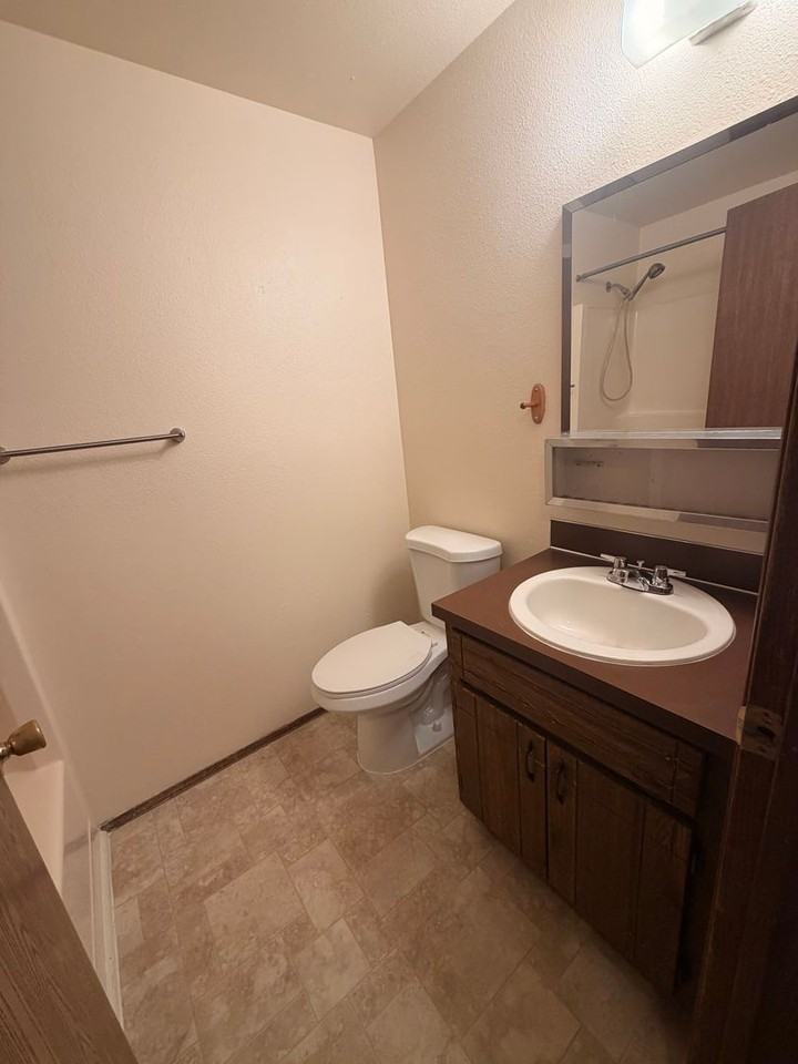 5828 93rd Pl Ne - Photo 6 of 9