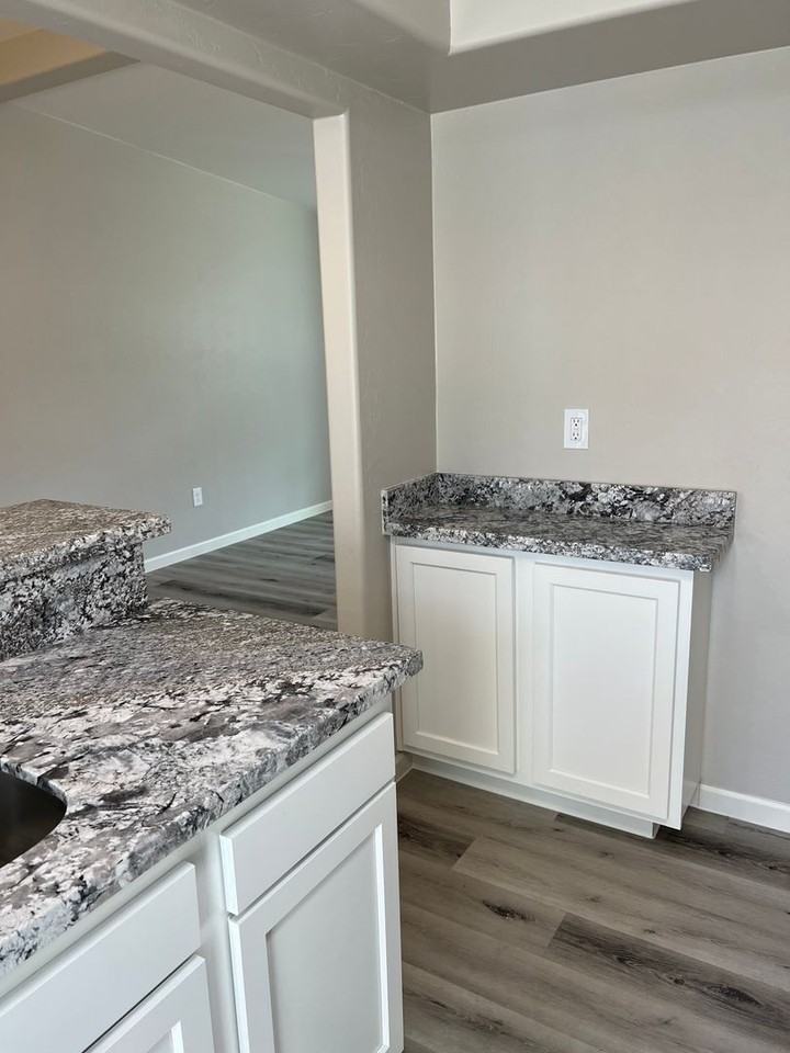 1237 E Drachman St - Photo 5 of 22