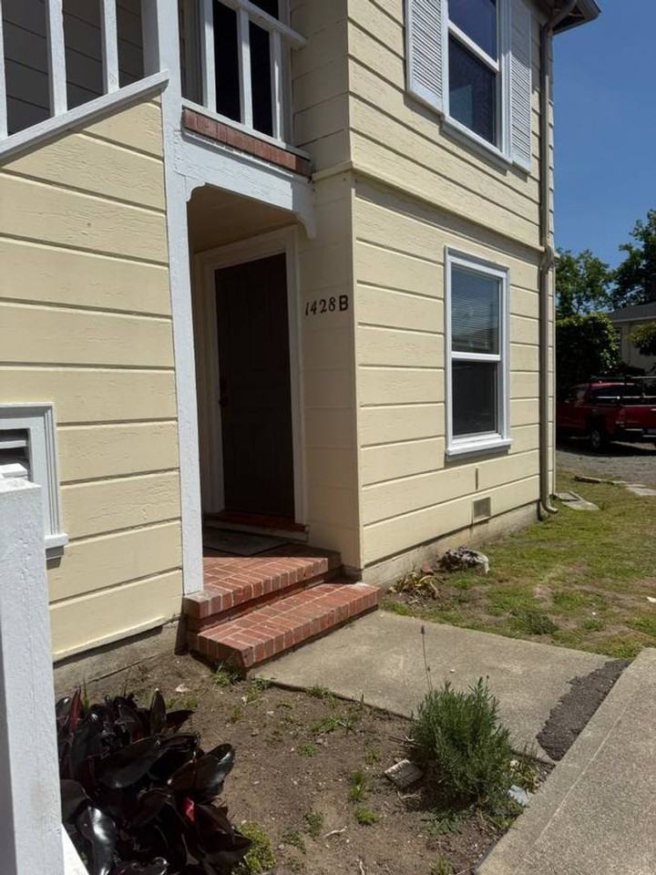 1428 Berkeley Way #B - Photo 2 of 17