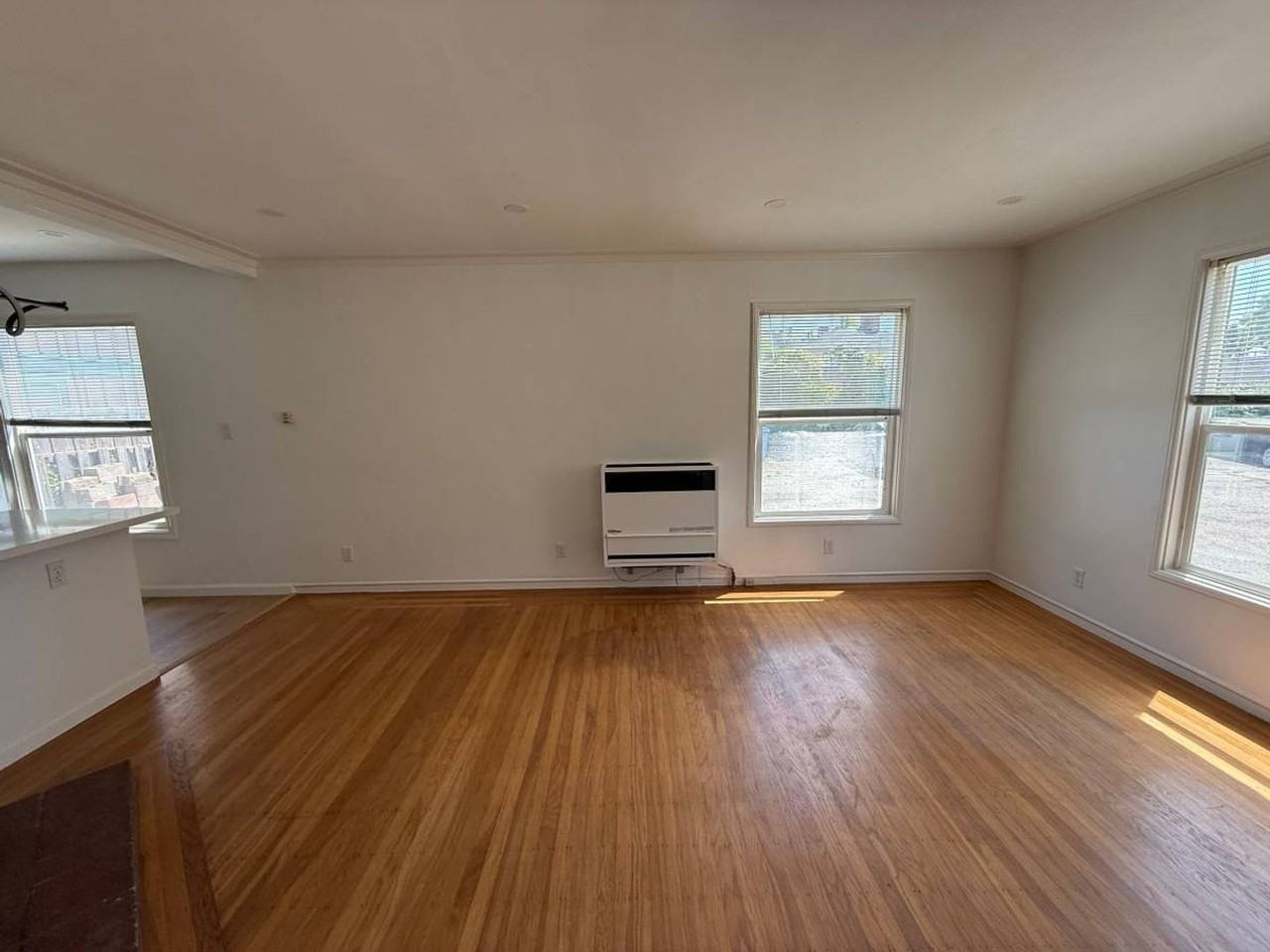 1428 Berkeley Way #B - Photo 4 of 17