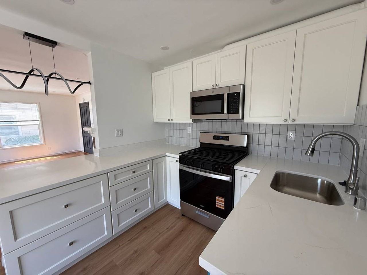 1428 Berkeley Way #B - Photo 7 of 17