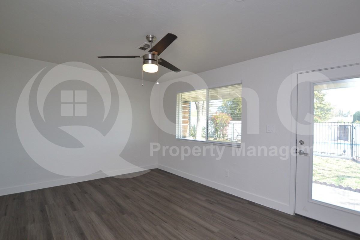 1202 E Kaler Dr #3 - Photo 4 of 9